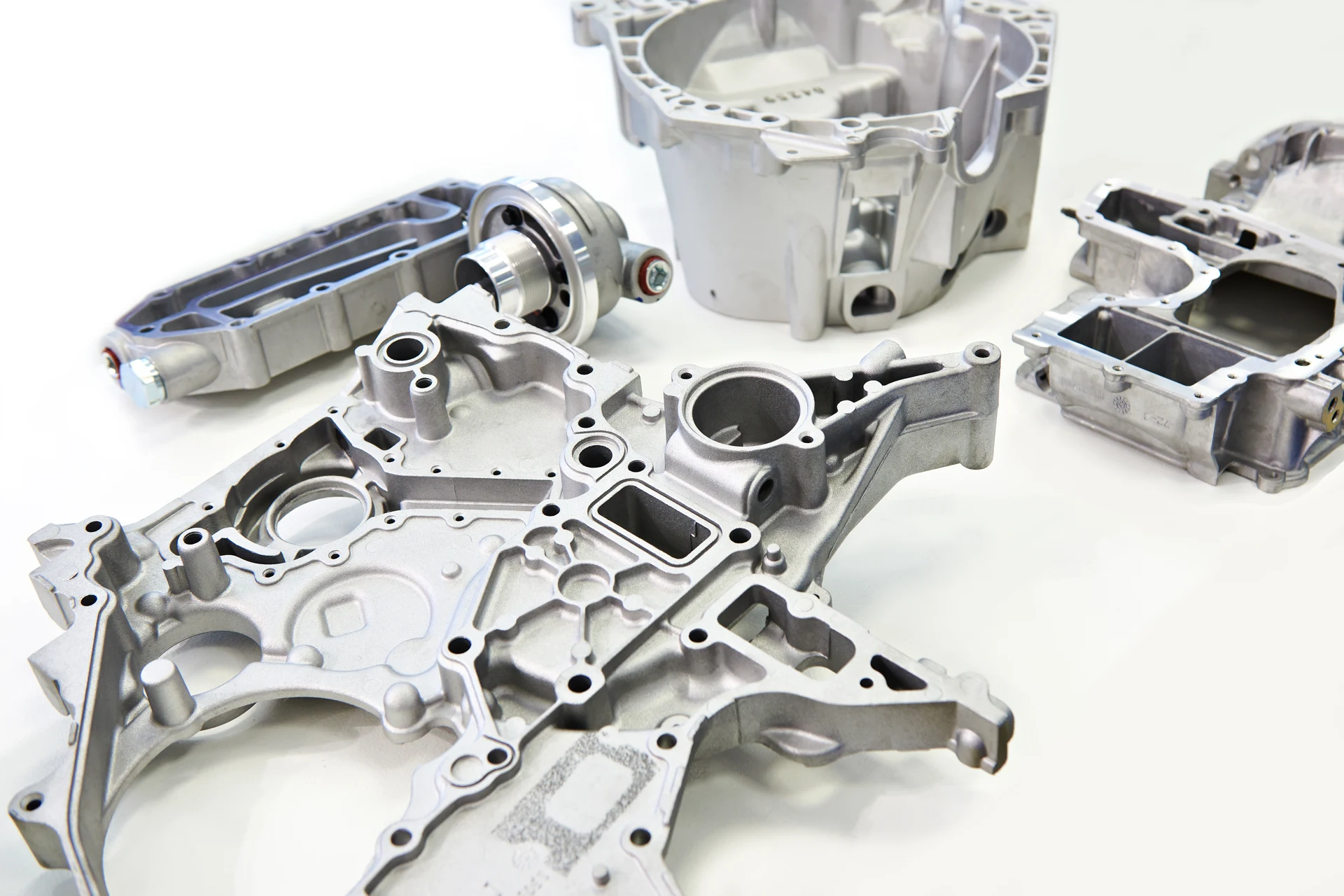 Finished cast and engineered aluminium components